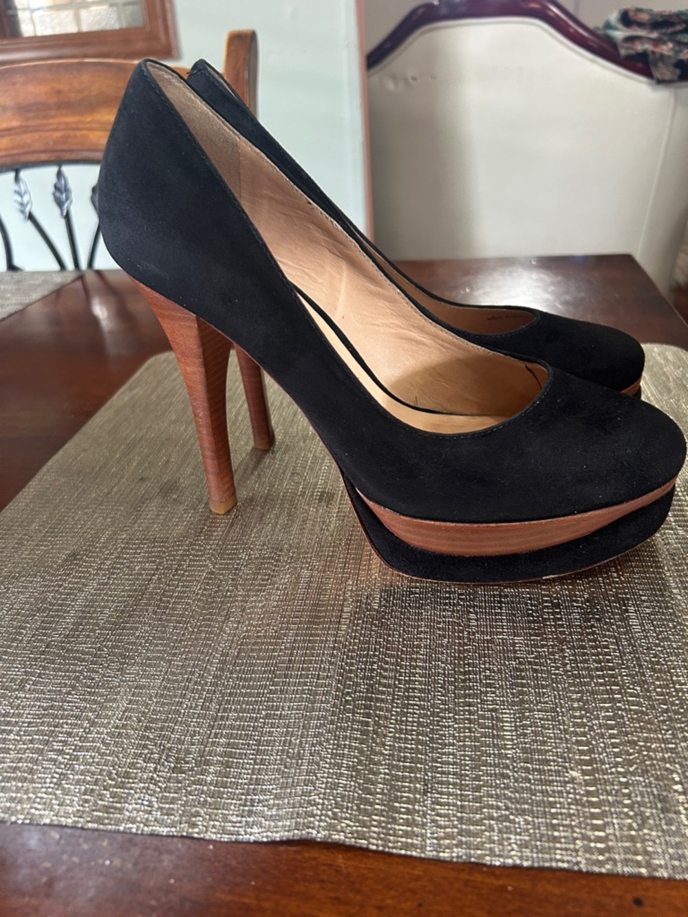Vero Cuoio Black Suede Platform Pumps with Wood-Tone Heel